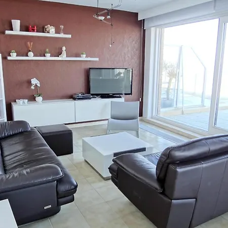 Seaside Serenity Apartment, Cleaning Included *