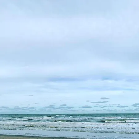 شقة Seaside Serenity Apartment, Cleaning Included